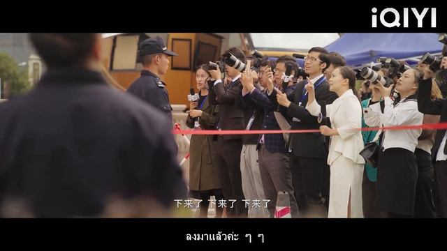 ซีอีโอหล่อปรากฏขึ้นเพื่อช่วยซินเดอเรลล่าซึ่งทำให้ซินเดอเรลล่าตื่นเต้น! смотреть онлайн