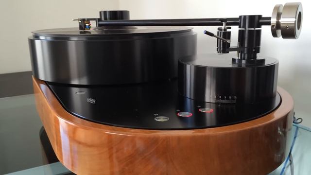 AMG Viella 12 turntable with Benz Micro LP-S cartridge смотреть онлайн