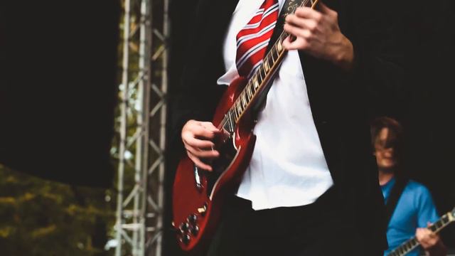 Easy Dizzy - Big Gun (AC/DC cover) смотреть онлайн