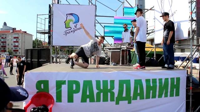 Соревнования по баттл-танцам начались смотреть онлайн