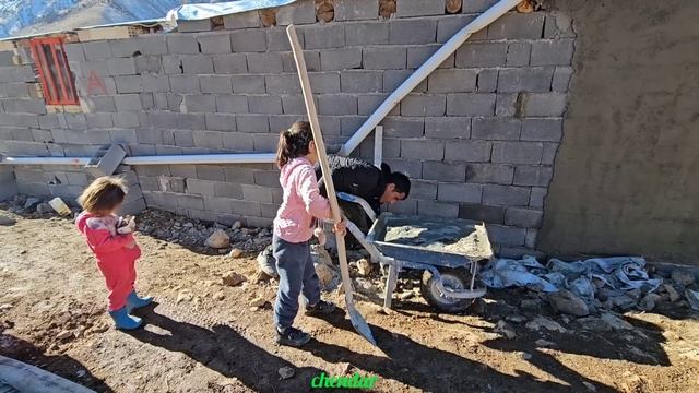 The effort of a nomadic family in everyday life in the winter house смотреть онлайн