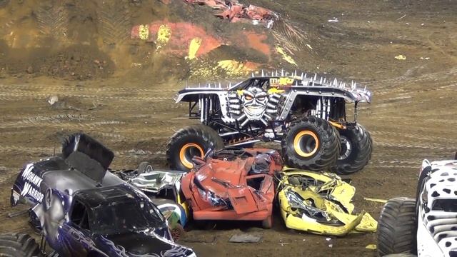 Monster Jam East Rutherford 2013 - Maximum Destruction Double Backflip Attempt смотреть онлайн