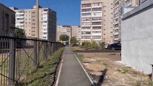 Уфа. Башкирский дворик, мой двор, весна, осень 2022г. Bashkir yard, my yard, spring, autumn 2022.. смотреть онлайн