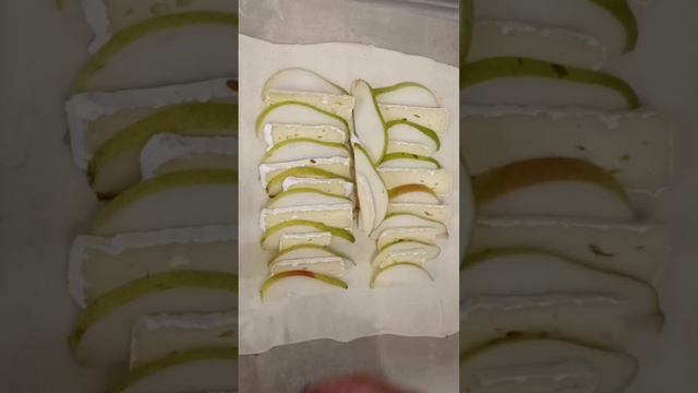 Слоëный пирог с грушей и сыром ??? #выпечка # #чтоприготовить #приятногоаппетита #рекомендации смотреть онлайн