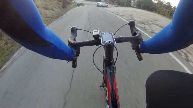 Спуск с горы Ахун на шоссейном велосипеде смотреть онлайн