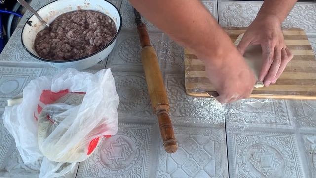 Чебуреки в казане на костре смотреть онлайн