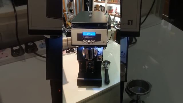 Introduction of Nuova Simonelli - MYTHO ONE смотреть онлайн