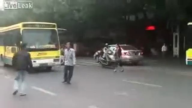 Ножевой бой на китайской улице.3gp смотреть онлайн