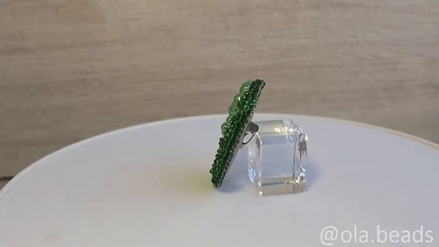 Летняя брошь из бисера "Березовый лист". Вышивка. Мастер @ola.beads. Beaded brooch "Green leaf". смотреть онлайн