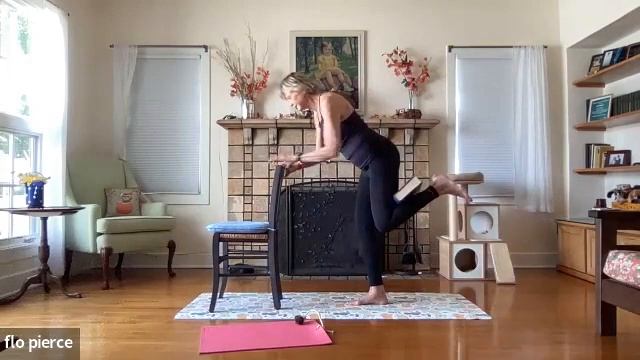 Barre with chair; thick, heavy book; Nutmeg; special guest Wyatt; and flo смотреть онлайн