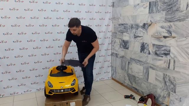 Сборка детского электромобиля Ferrari O222OO смотреть онлайн