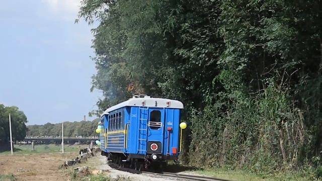 детская железная дорога Ужгород. Открытие. Поезд следует в обратном направлении смотреть онлайн