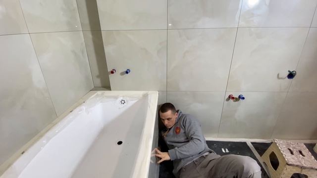 Экран под ванну из плитки (парящий), + подсветка ниши для ног под ванной смотреть онлайн