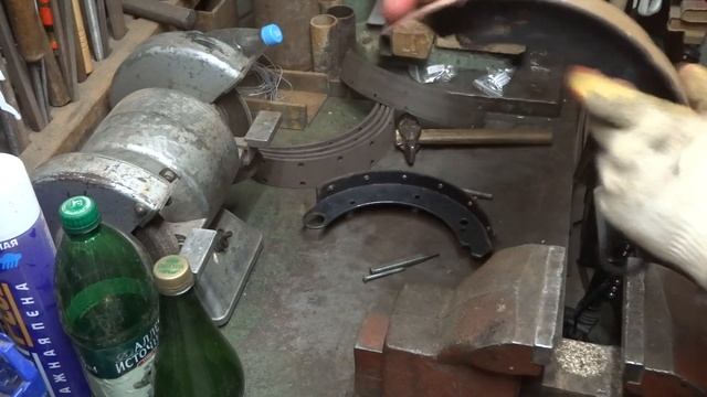 Как экономить на тормозных колодках / замена накладок смотреть онлайн
