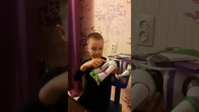 Баз Светик из истории игрушек смотреть онлайн
