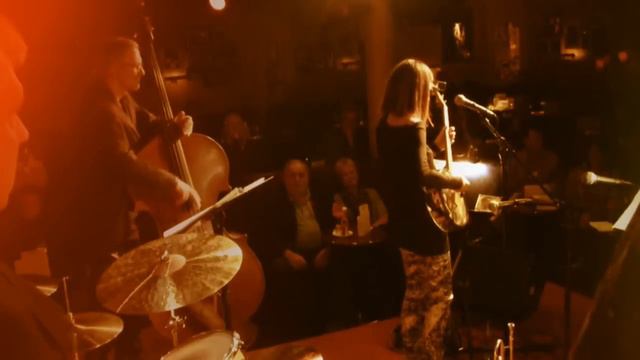 Cynthia Sayer, Live in Bern: I Love Paris смотреть онлайн