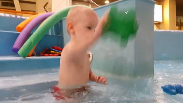 Игрушки в бассейне видео для детей на детском канале pool for kids and toys смотреть онлайн