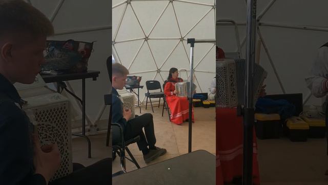 Е. Дербенко-"Праздник". Дуэт "Ливенка" и гармонисты из разных уголков России смотреть онлайн