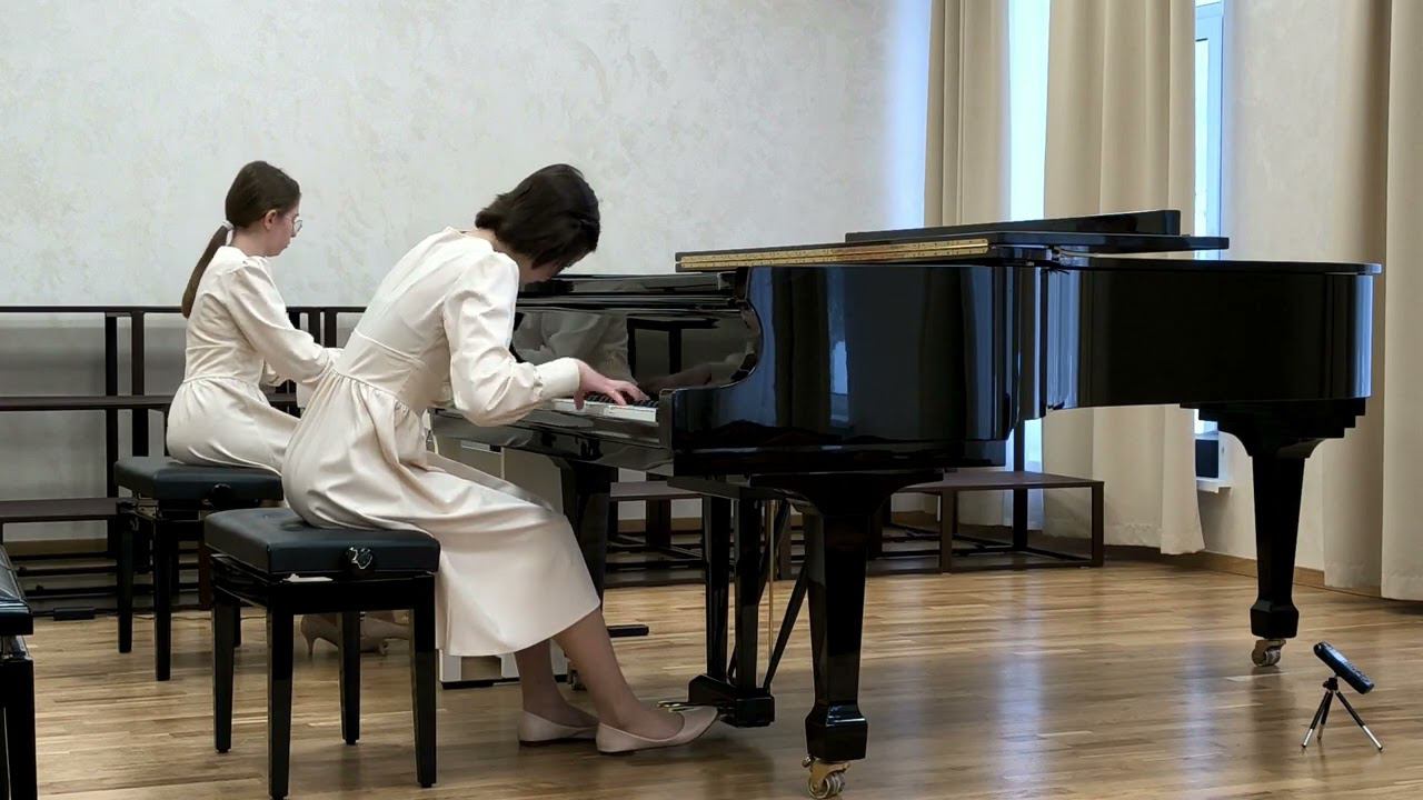 А. Цфасман - «Снежинки» из «Джазовой сюиты» в обработке В. Ривчуна. Исп. Соловьёва Е. и Мелехова С. смотреть онлайн