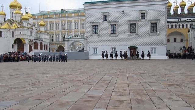 Церемониальный развод пеших и конных караулов на Соборной площади Кремля (окончание) смотреть онлайн