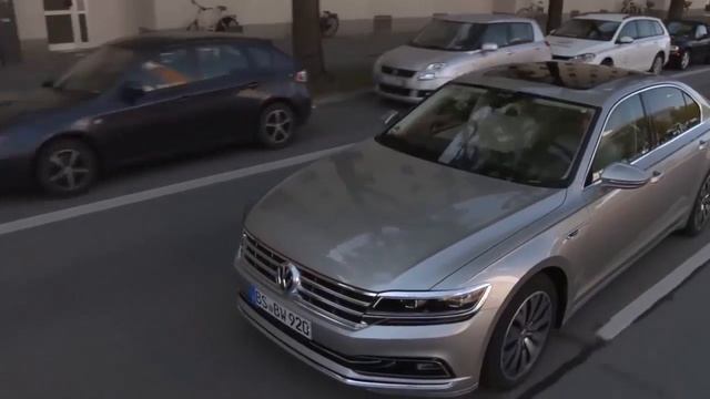2018 Volkswagen Phideon vs 2017 BMW 5 Series смотреть онлайн