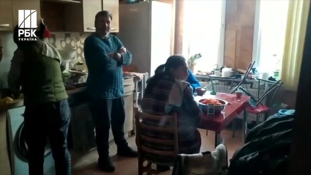 Опыт выживания в Мариуполе жителей дома по Писарева, 28. Снято 16 марта 22г. смотреть онлайн