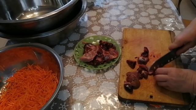 413.ДЕРЕВЕНСКАЯ ЖИЗНЬ. УБИРАЮ В ГАРДЕРОБНОЙ. ЖАРЮ ПУПКИ-ЖЕЛУДКИ. ЩИПЛЕМ, УТОЧЕК смотреть онлайн