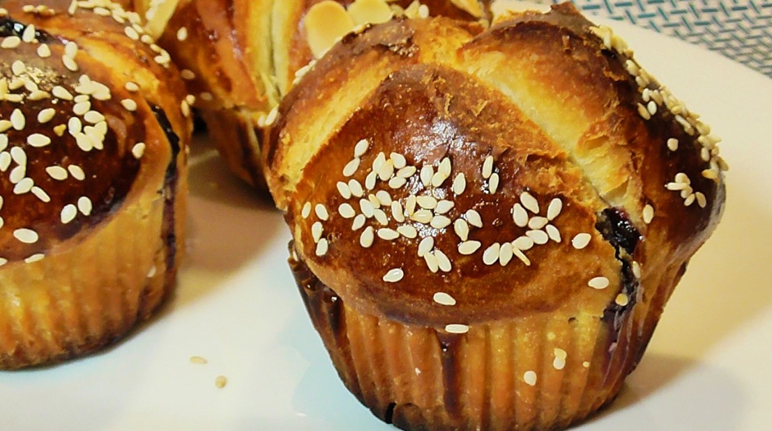 ДРОЖЖЕВЫЕ БУЛОЧКИ С ДЖЕМОМ, ОЧЕНЬ ВКУСНЫЕ ДРОЖЖЕВЫЕ БУЛОЧКИ. смотреть онлайн