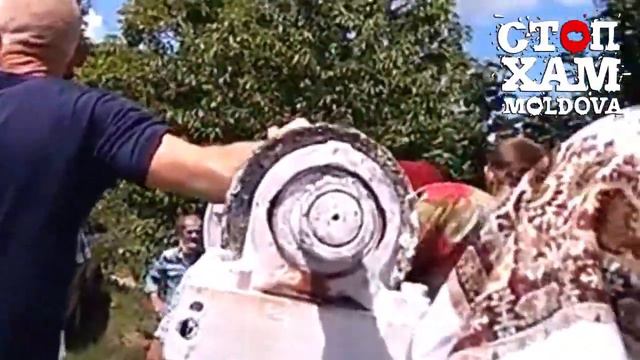 Пьяный священник подрался на похоронах смотреть онлайн
