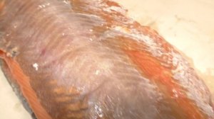 Как быстро почистить рыбу на филе своими руками? Чистим Горбушу=)))