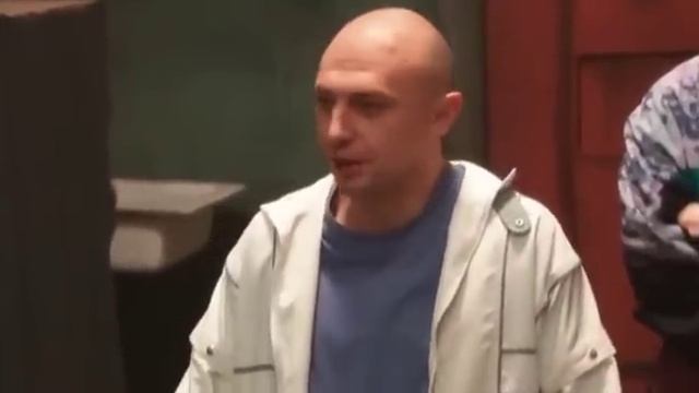 Каратиста бросили в пресс-хату