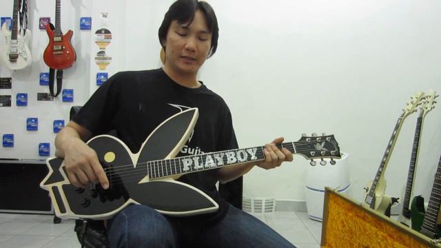 2001 Gibson Custom Shop Playboy Bunny Head Guitar смотреть онлайн