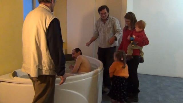 Крещения Вадима в Риге, Латвия. Как христадельфианами крестить людей. смотреть онлайн