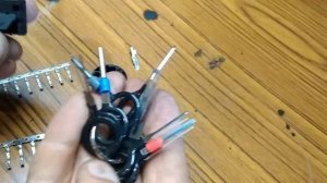 Как разобрать разъем задней двери Opel Astra H