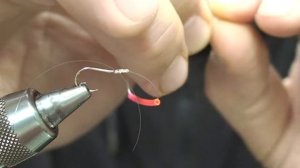 Посадка кембрика на крючок