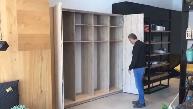 דלתות הארון נפתחות לרווחה עם Wingline