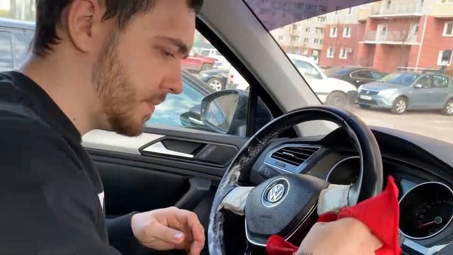 Как почистить руль Volkswagen ДЕШЕВО! Результат просто фантастический! смотреть онлайн