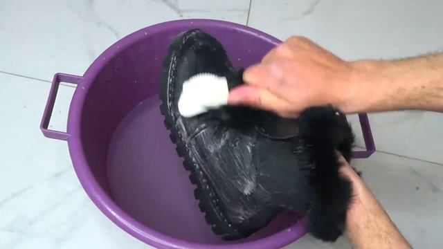 Как правильно почистить,помыть замшевую обувь! Простое,но эффективное средство! смотреть онлайн