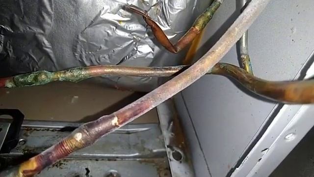 Как убрать лишний фреон из системы при заправке в неё фреона больше чем указано на шильдике. смотреть онлайн