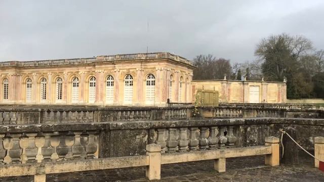 The Palace of Versailles a Royal Château in Versailles in the Île-de-France region of France Louis смотреть онлайн