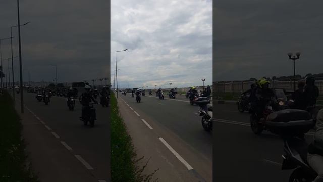Вдруг откуда не возьмись, появился мото-микс смотреть онлайн