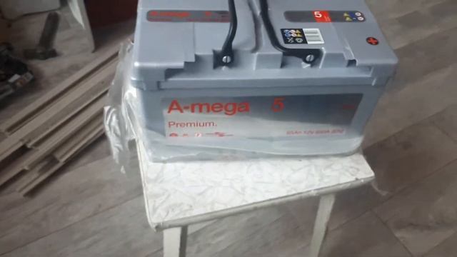 Распаковка — Автомобильный аккумулятор A-mega Premium 85 R 850A смотреть онлайн