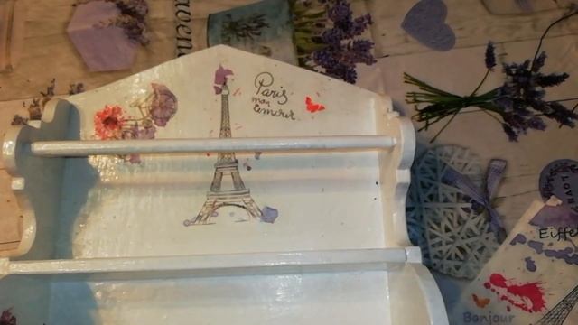 Обзор полочки, украшенной техникой декупаж