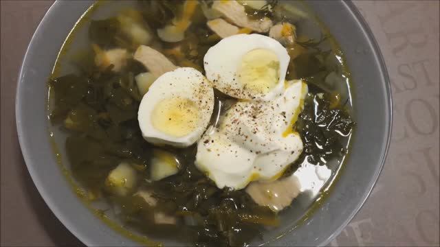 Зеленый борщ или суп из щавеля. Рецепт с индейкой смотреть онлайн