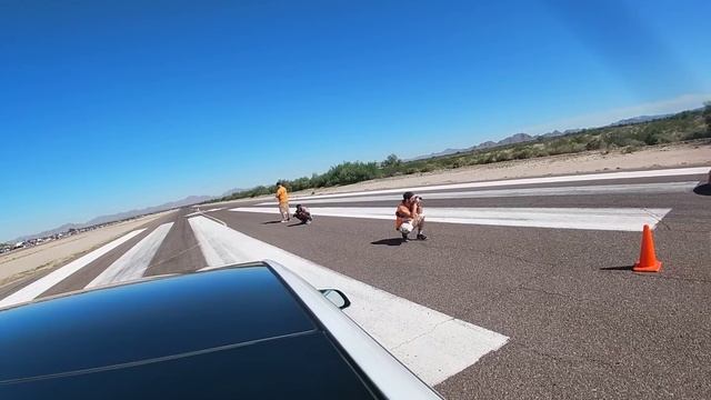 Model 3 Performance vs 580hp Lamborghini 1/2 mile race смотреть онлайн