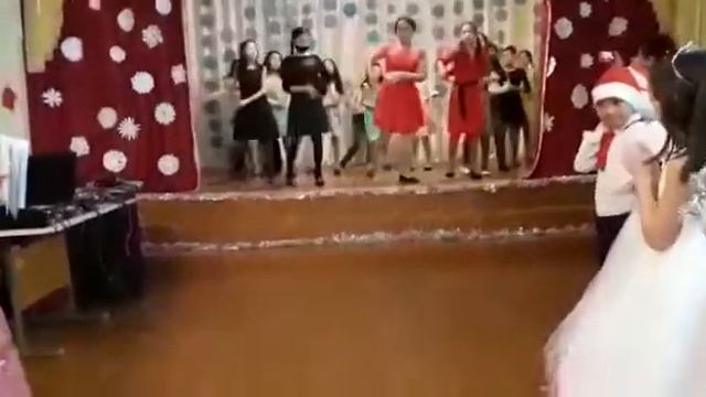 Флешмоб на новый год 6 класс?❤️ смотреть онлайн