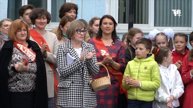 Напишем мелом на доске «Прощай, родная школа!» смотреть онлайн