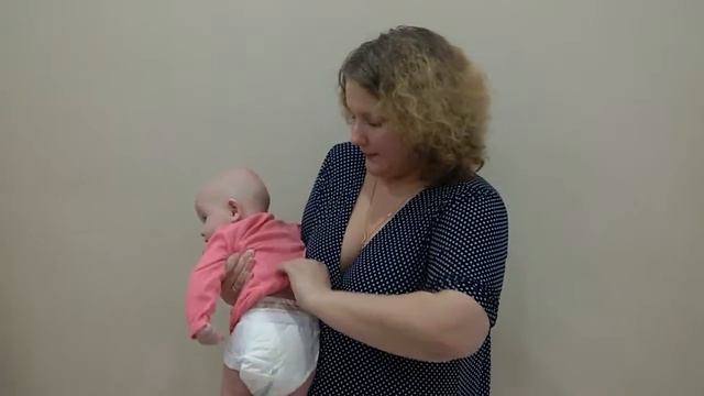Как снять одежду малышу? Снимаем боди смотреть онлайн
