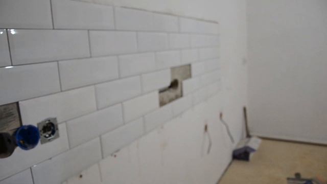 Укладка плитки "кабанчик" на фартук//МУЖСКОЕ слово в ремонте про пол, двери, водопровод и котел смотреть онлайн
