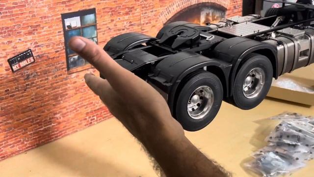 Quick Unboxing Lesu 6x6 Full Metal Truck Chassi 1/14 Volvo!!!!!! смотреть онлайн